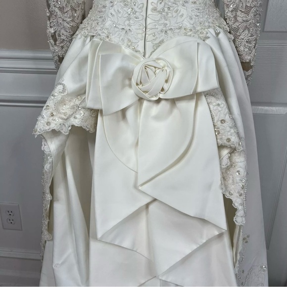 Oleg Cassini Off White Beaded Bodice Long Sleeves Trumpet Wedding Dress Size 8 - Picture 9 of 10